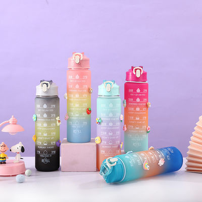 acheter Légère 550/750/1000ML Couleur dégradée Bouteille d'eau plastique motivationnelle Ensemble de 4 Bpa gratuit Portable Bouteille d'eau en plastique Ensemble OEM ODM Service disponible online manufacture