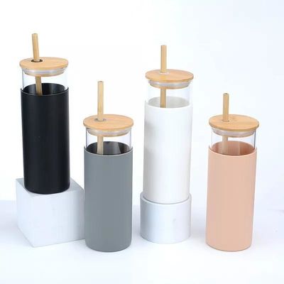 acheter Conception réutilisable 20oz 17oz Bouteille d'eau résidentielle verre jus Tumbler Bouteille à boire en verre avec manche en silicone Eco-friendly Stylish online manufacture