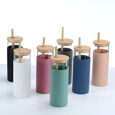 acheter Bouteille d'eau en verre à 20 oz réutilisable et incassable avec couvercle à paille 500 ml bouteille d'eau en verre à manche en silicone sans odeur online manufacture