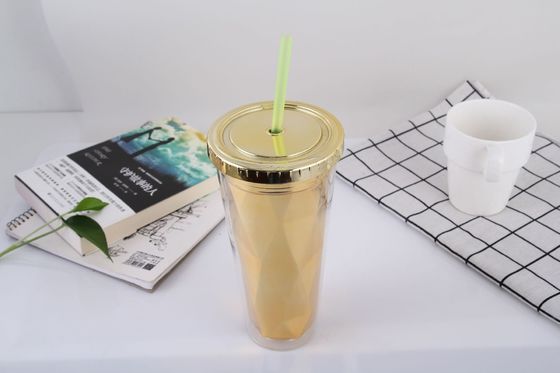 acheter 650ml Coupe à paille en plastique double couche électroplatée été avec couvercle Coupe à eau transparente Coupe à jus créative online manufacture