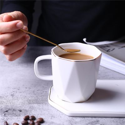 acheter Tasses à café de bureau en céramique géométriques dorées, tasses à café simples noires et blanches, tasses et soucoupes à thé fleuries pour l'après-midi online manufacture