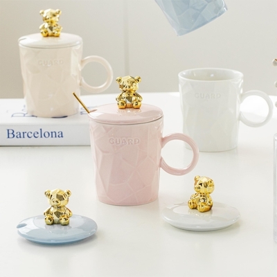 acheter Une tasse en céramique haut de gamme avec un couvercle en or pour ours en peluche et une tasse en céramique pour filles online manufacture
