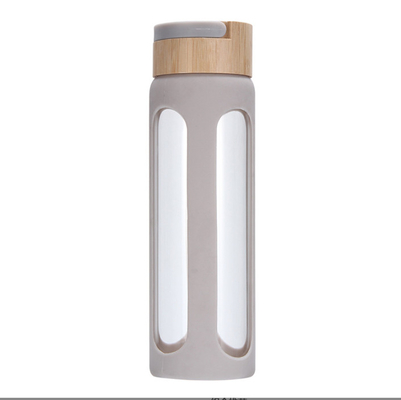 acheter Bouteille d'eau en verre à borosilicate élevé personnalisée 550/750 ml Bouteille de verre à boire personnalisée à manche en silicone et couvercle en bambou Facile à nettoyer et à entretenir online manufacture