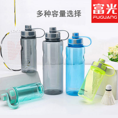 Conception humanisée Bouteille d'eau de 1500 ml Grand espace portable en plastique surdimensionné Bouteille d'eau de 1,5 litre avec poignée Utilisation multifonctionnelle