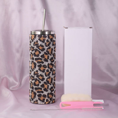 Bouteille d'eau en plastique personnalisée de 20 oz Bling Rhinestone Tumbler Bouteille d'eau avec poignée et paille vis couvercles double isolation murale
