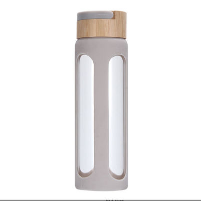 Bouteille d'eau en verre à borosilicate élevé personnalisée 550/750 ml Bouteille de verre à boire personnalisée à manche en silicone et couvercle en bambou Facile à nettoyer et à entretenir