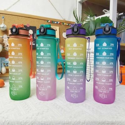 Conception fonctionnelle sûre et durable Bouteilles de sport personnalisées de grande taille Bouteille d'eau de 32 oz avec horodatage et paille pour toutes les activités intérieures ou extérieures