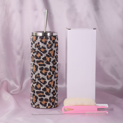 Bouteille d'eau en plastique personnalisée de 20 oz Bling Rhinestone Tumbler Bouteille d'eau avec poignée et paille vis couvercles double isolation murale